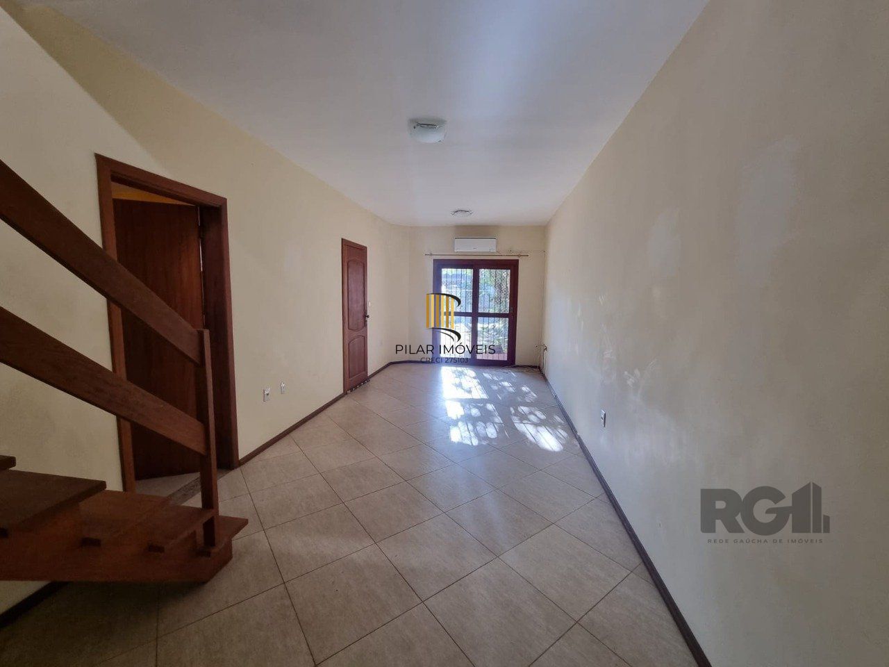 Linda Casa Bairro Ipanema 02 Dormitórios Suíte
