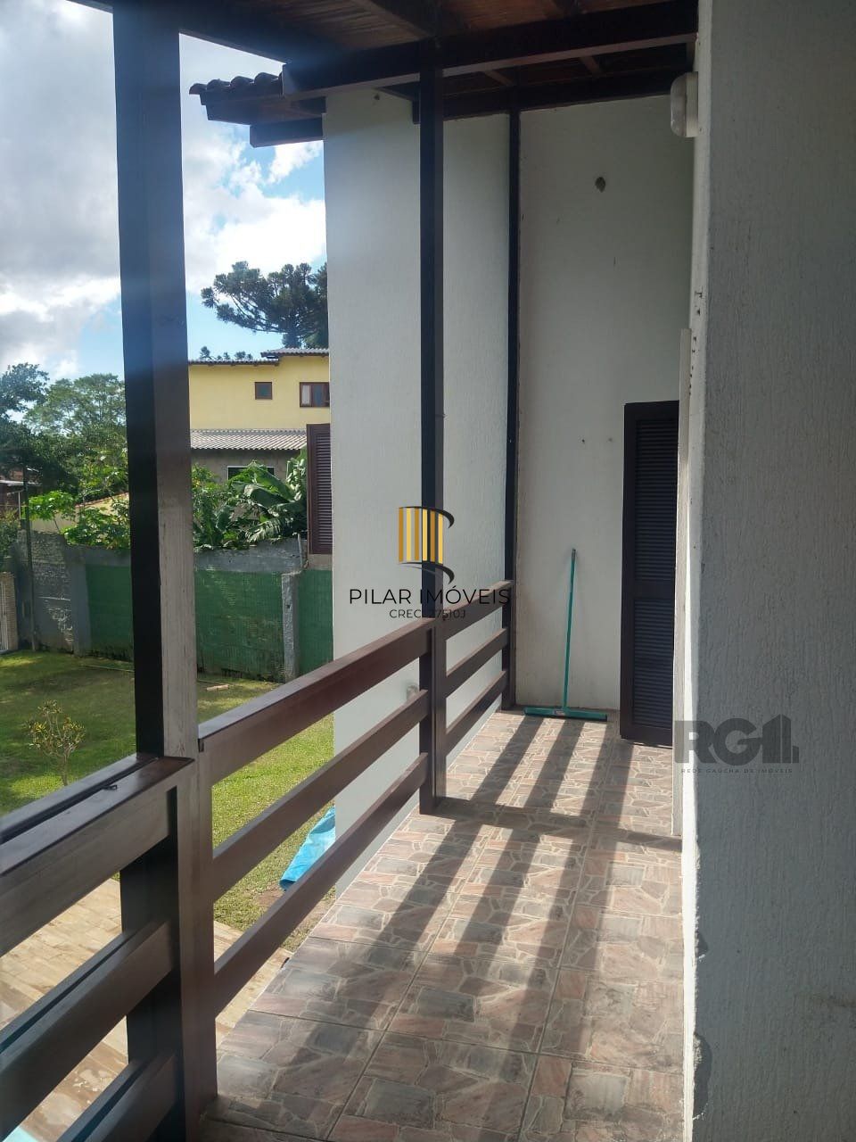 Casa Para Venda Com Amplo Pátio e Piscina