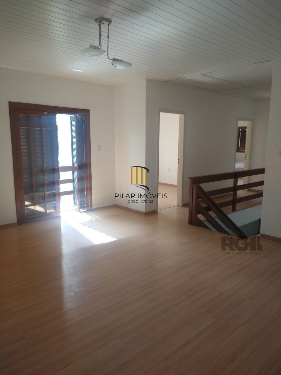 Casa Para Venda Com Amplo Pátio e Piscina