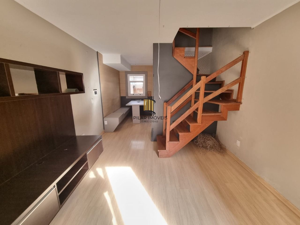 Casa 3 Dormitórios / Suíte / Vaga Coberta / Bairro Camaquã