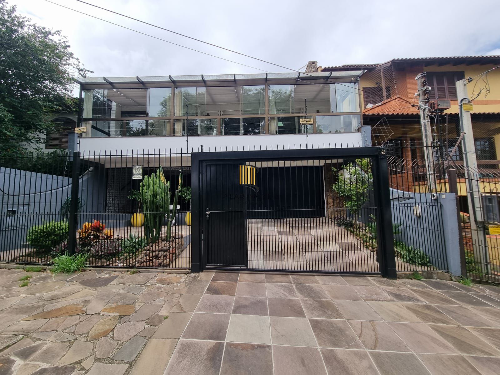 Casa terrea e reformada no bairro Nonoai