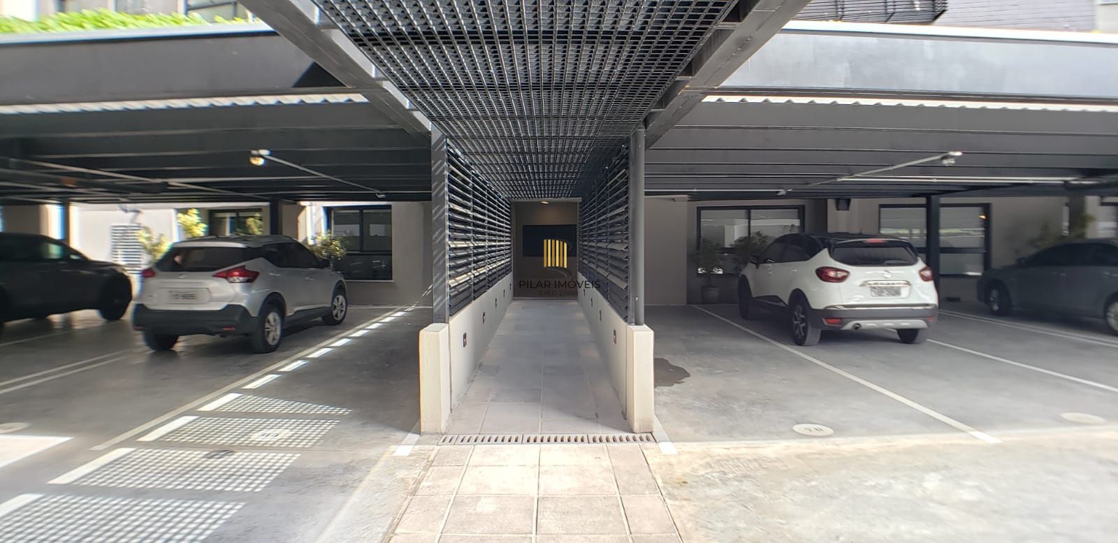 Apartamento para Venda - 101m², 3 dormitórios, sendo 3 suites, 2 vagas - Menino Deus