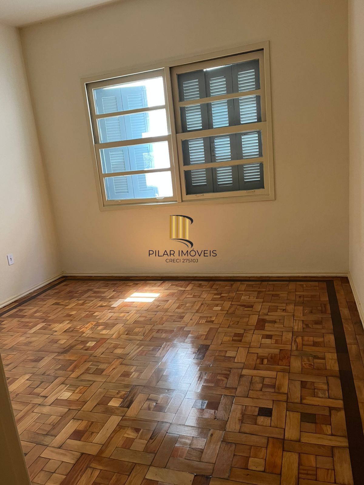 Apartamento térreo com pátio privativo em localização estratégica