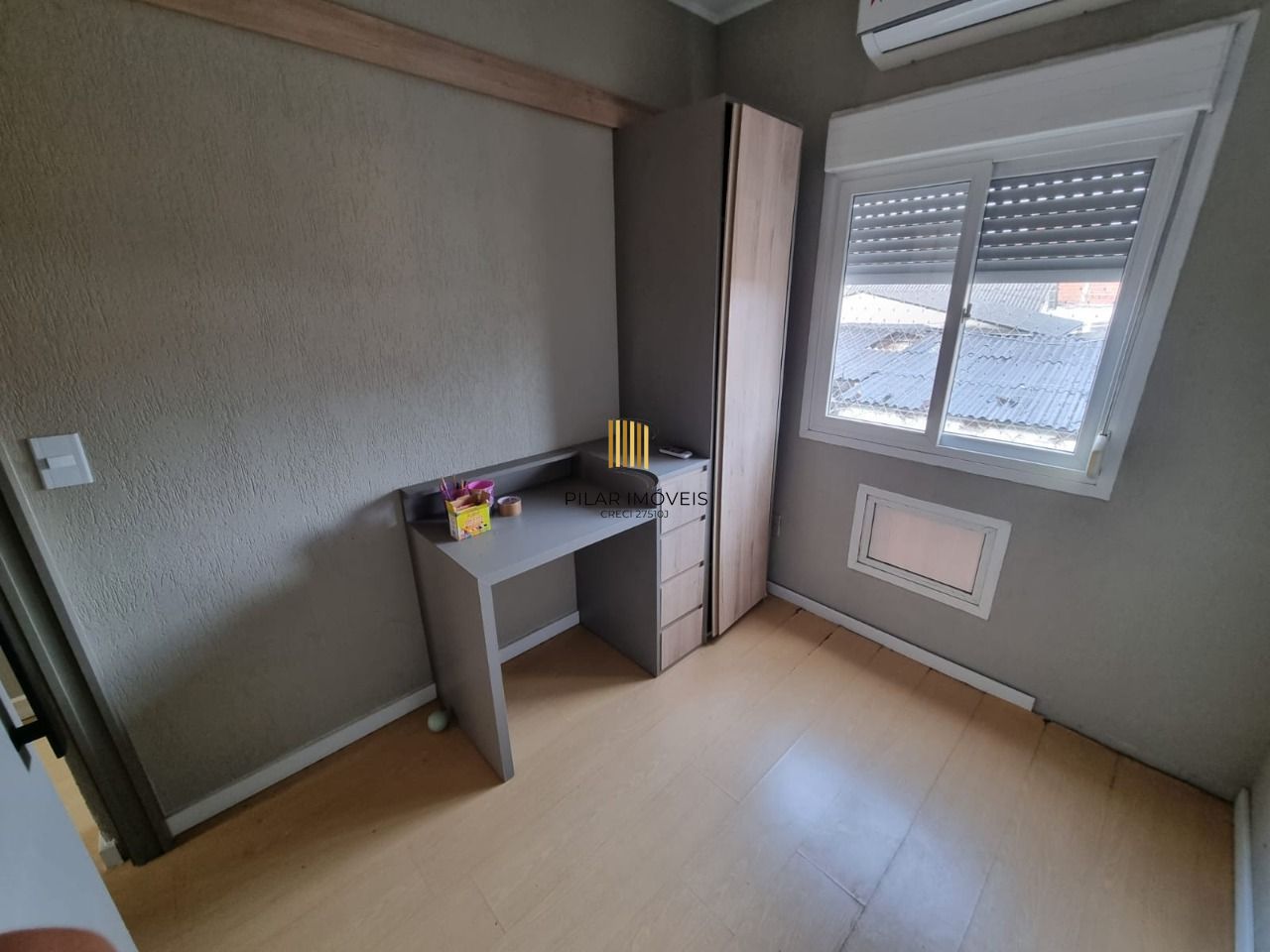 Casa 3 Dormitórios / Suíte / Vaga Coberta / Bairro Camaquã
