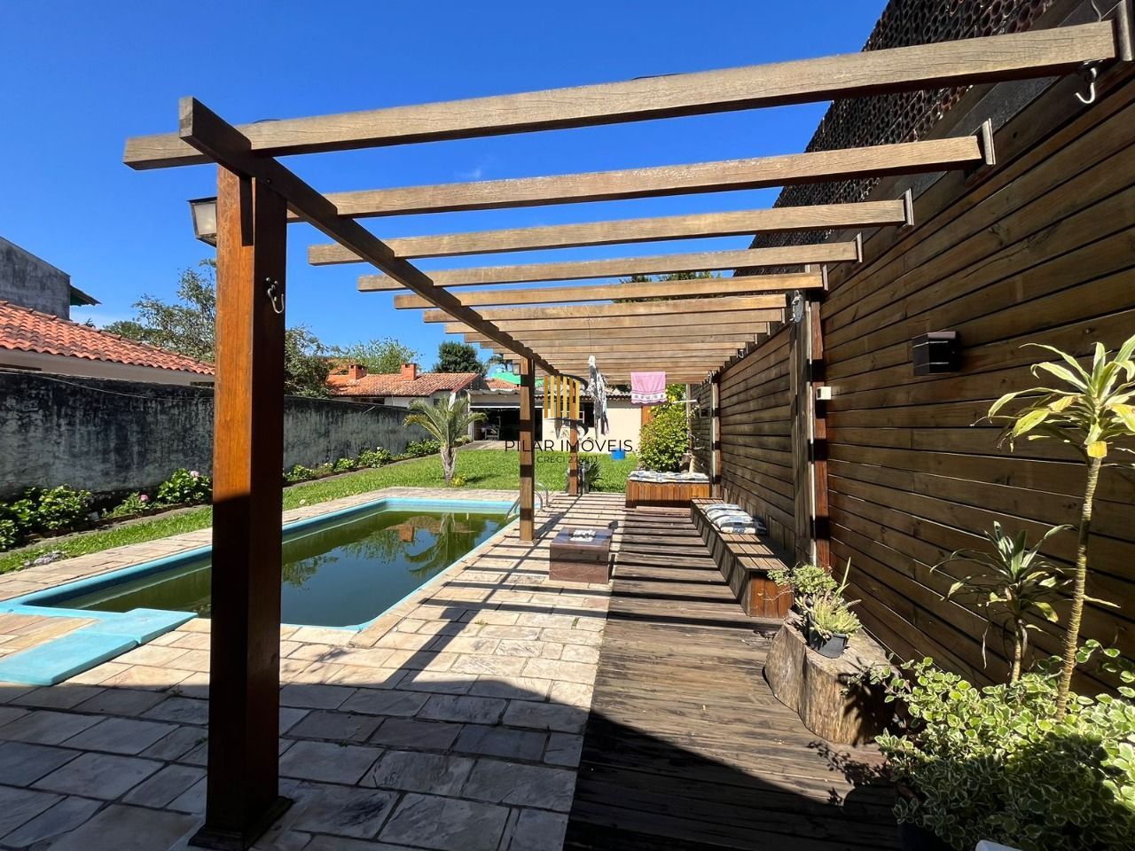 Casa 3 Dormitório(s) Bairro Guarujá