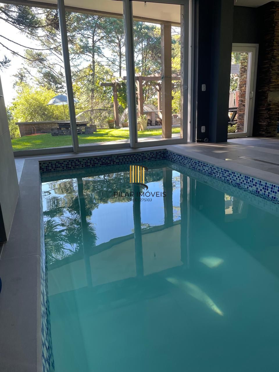 CASA COM PISCINA INDOOR NO CONDOMÍNIO VIVENDAS DA SERRA – CANELA/RS
