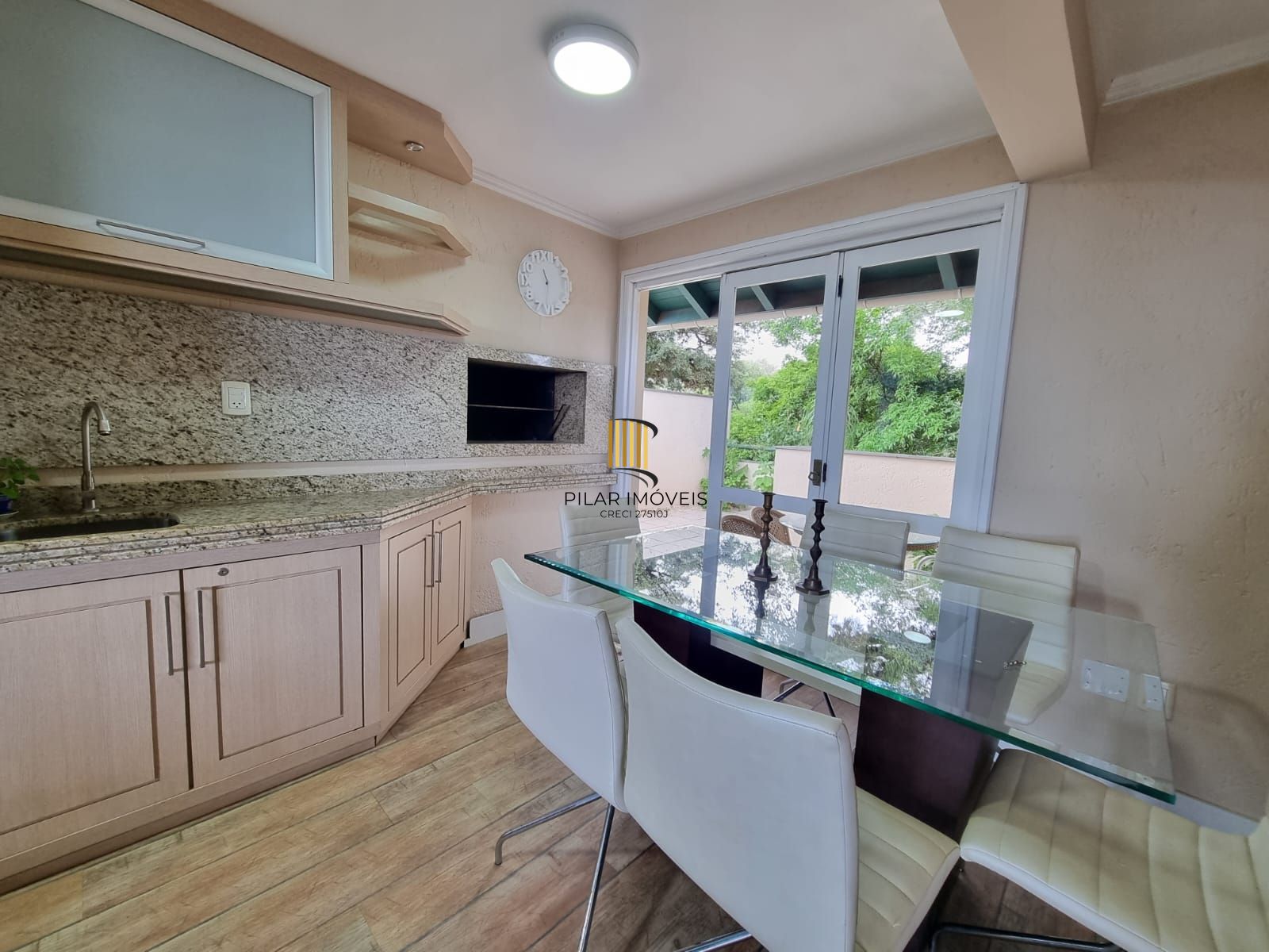 Casa em Condomínio 3 Suítes / Bairro Ipanema