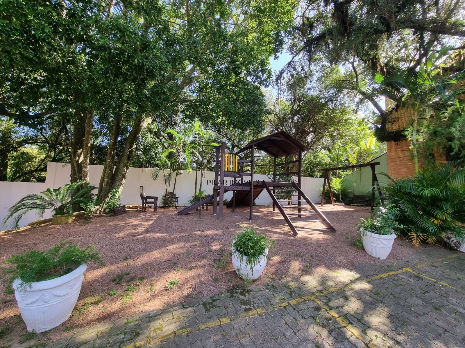 Casa de 3 Dormitórios em Condomínio Fechado Infra Completa