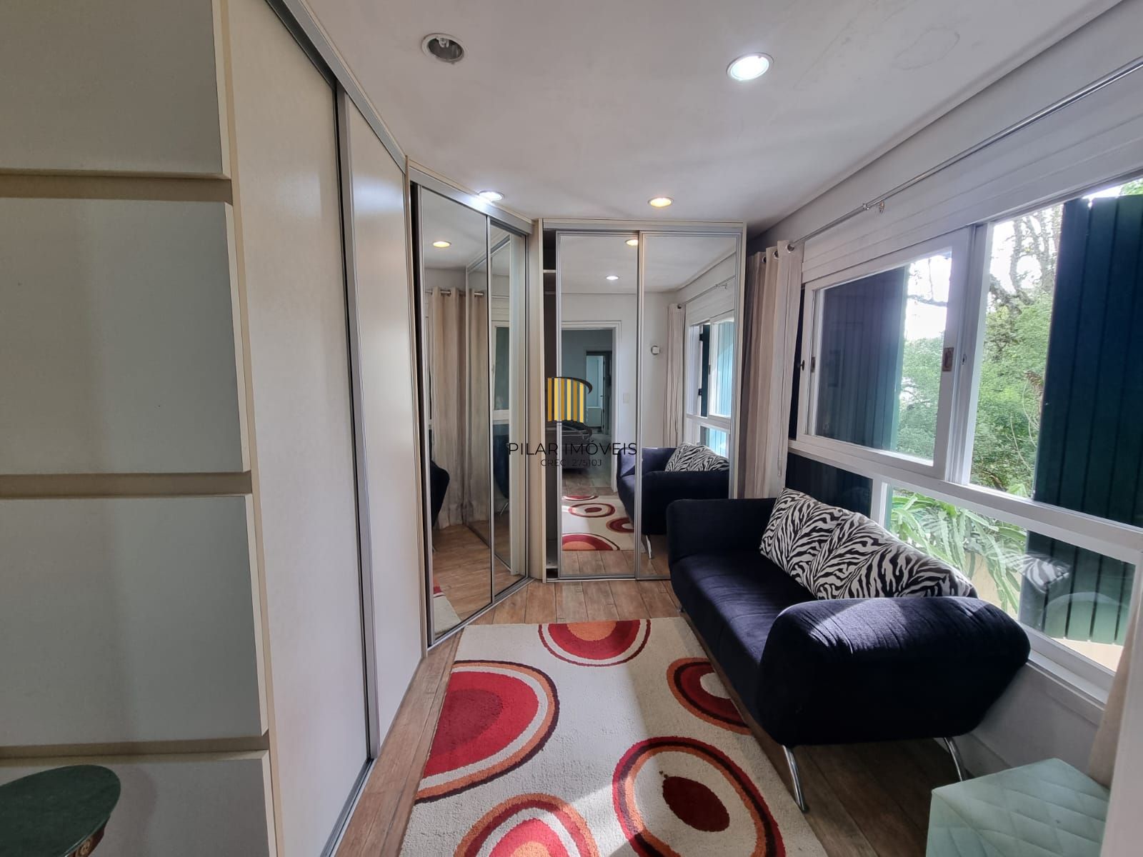 Casa em Condomínio 3 Suítes / Bairro Ipanema