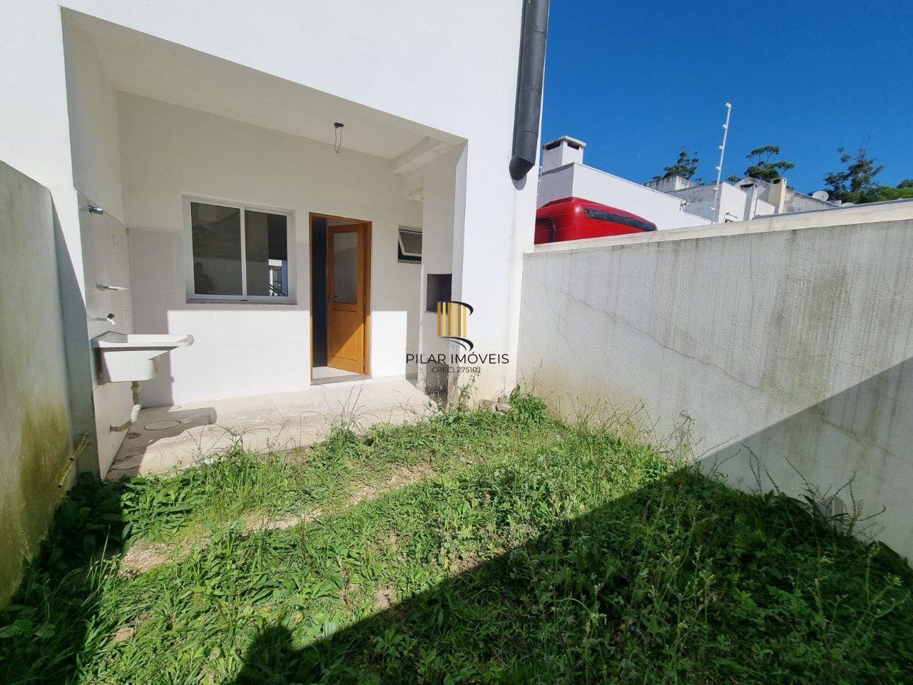 Casa 3 dormitórios no bairro Guarujá