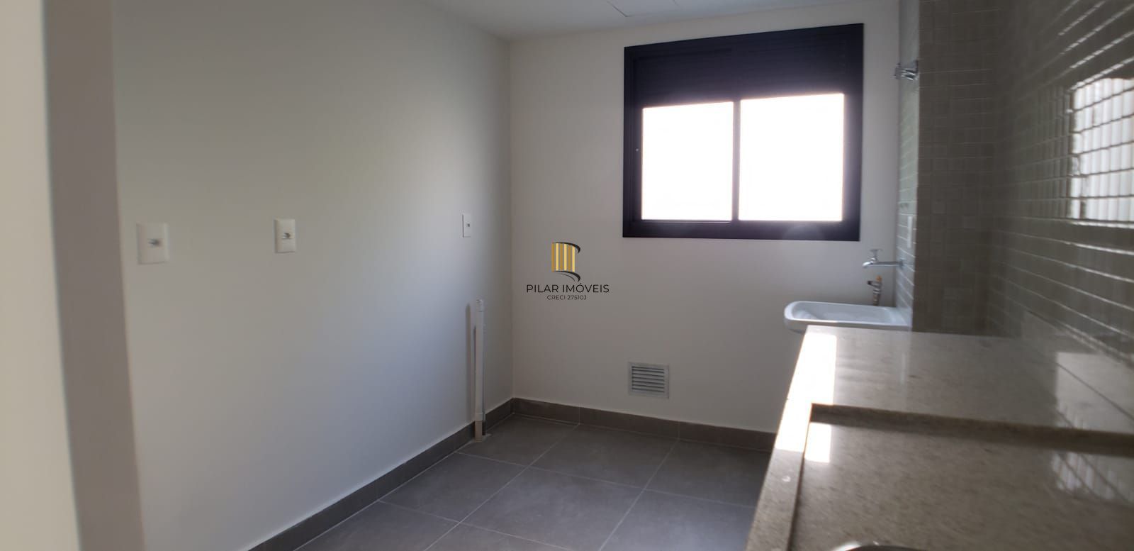 Apartamento para Venda - 101m², 3 dormitórios, sendo 3 suites, 2 vagas - Menino Deus