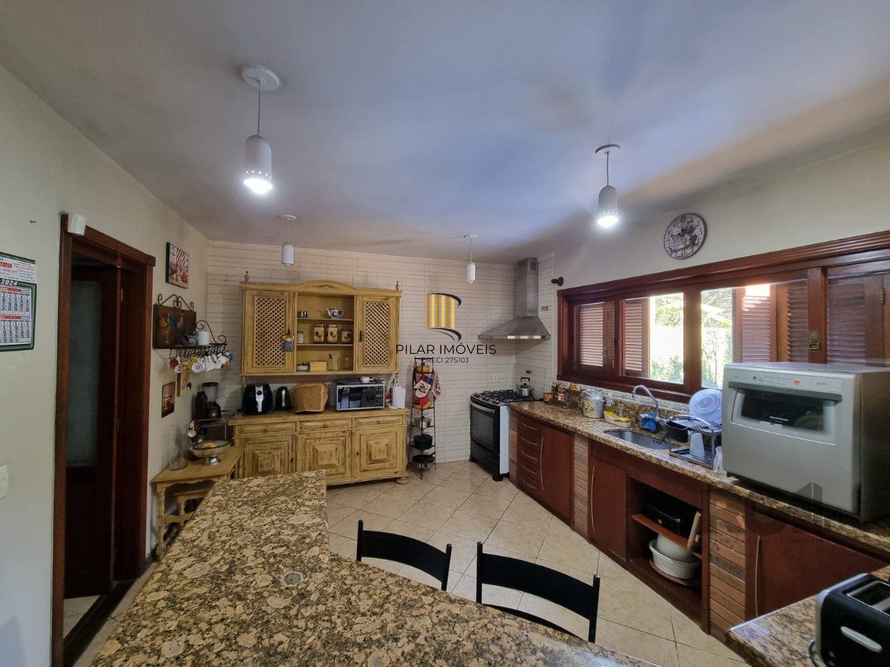 Casa com 4 Dormitórios / Piscina / Terraço / Bairro Ipanema