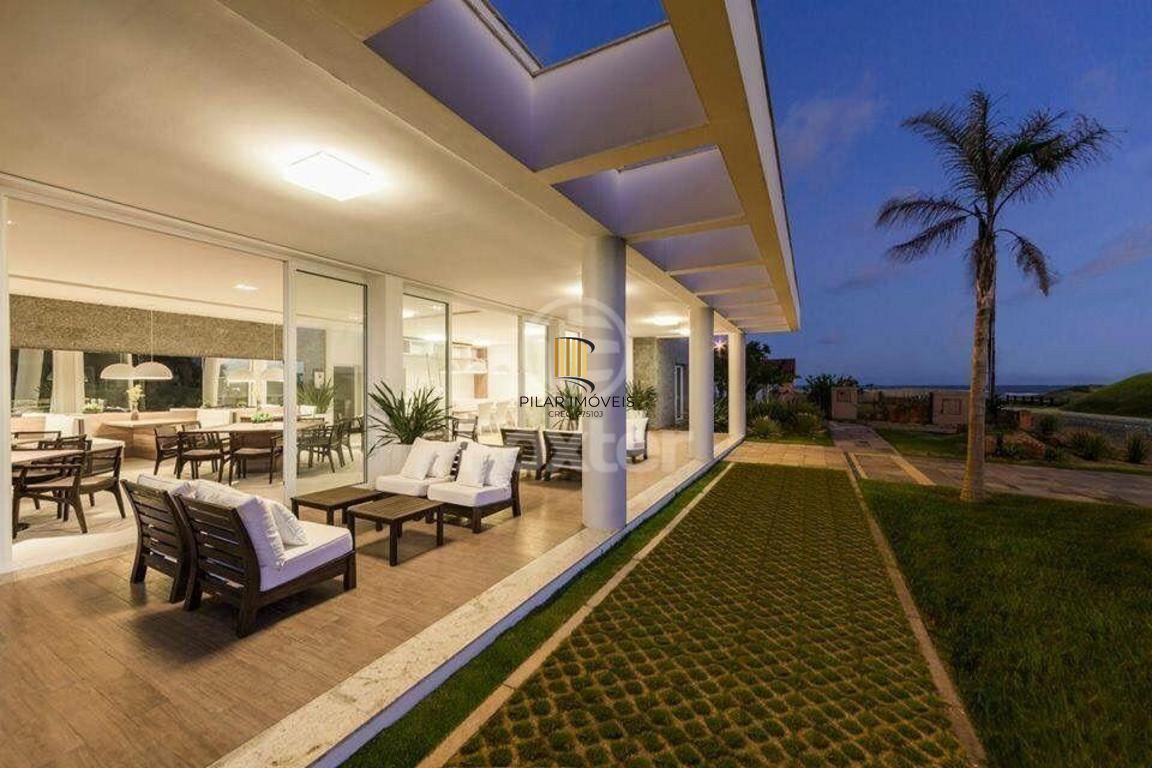 Loft Mobiliado com Espaço Gourmet no Rossi Atlântida – Conforto e Luxo à Beira-Mar!