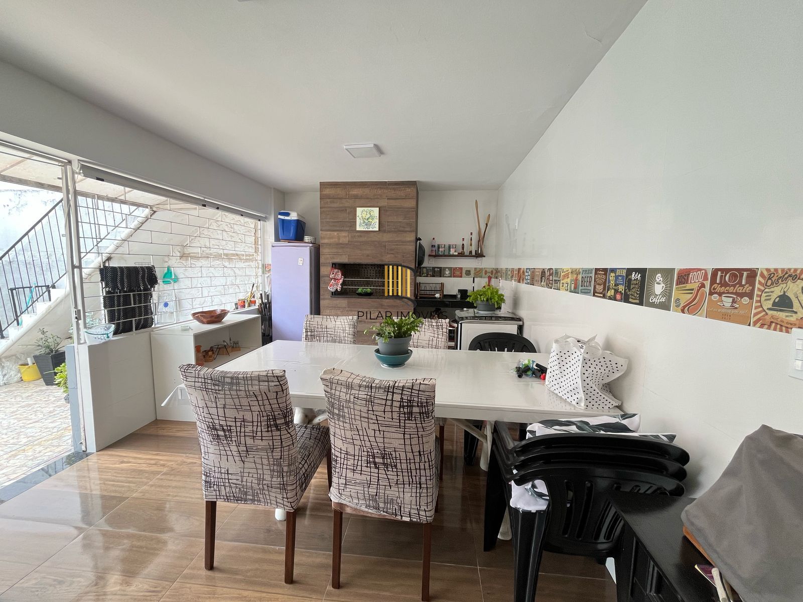 Casa terrea e reformada no bairro Nonoai