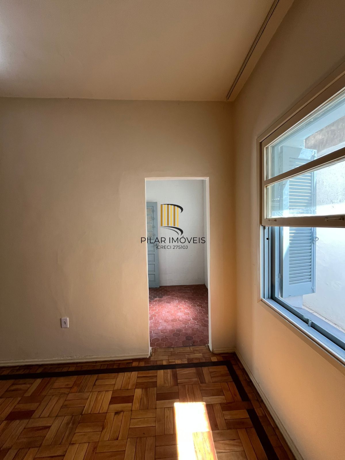 Apartamento térreo com pátio privativo em localização estratégica