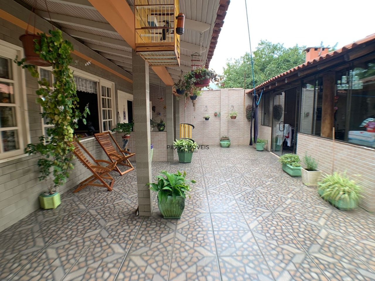 Casa para Venda - 318m², 3 dormitórios, Piscina, Bairro Guarujá