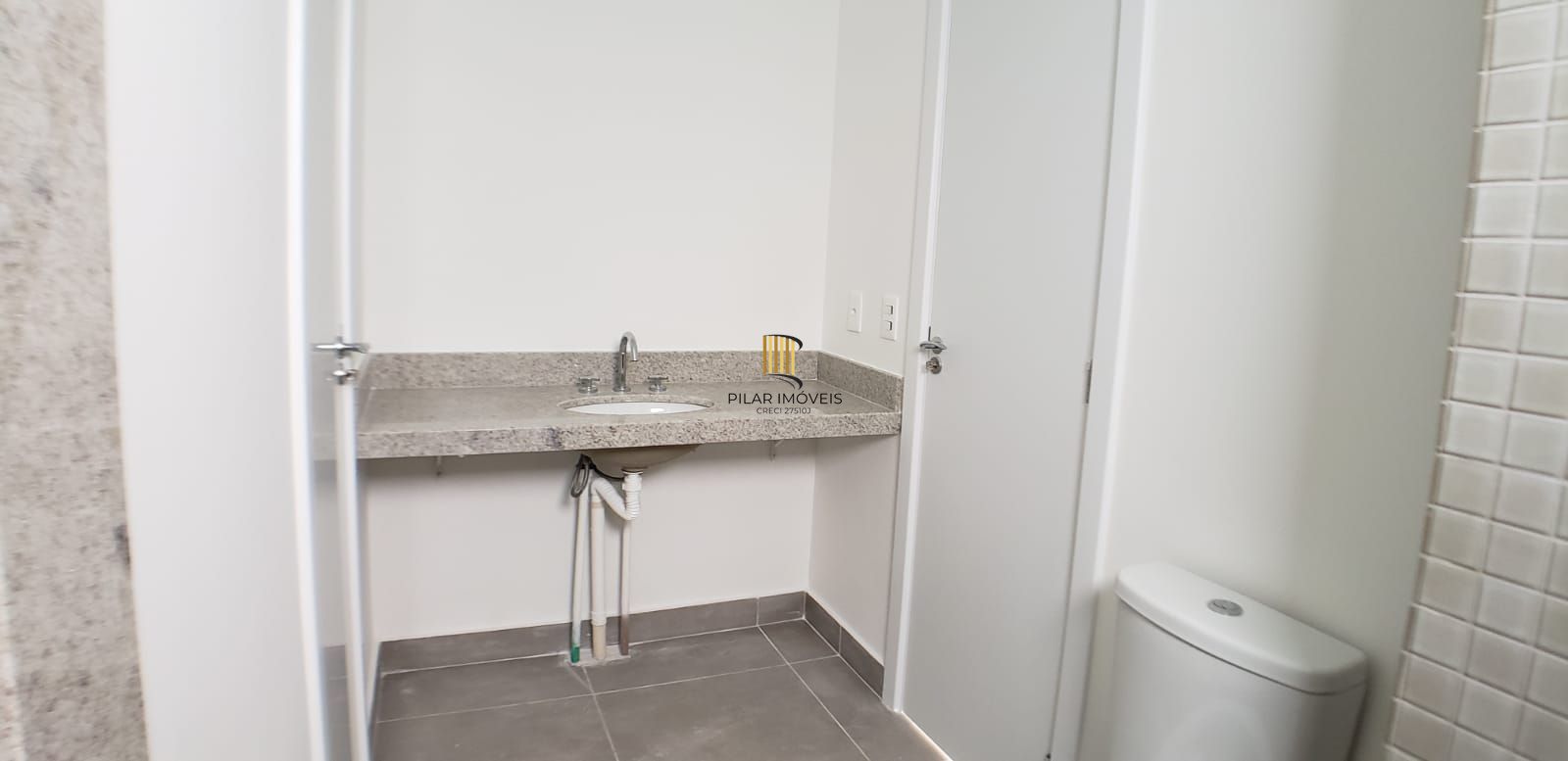 Apartamento para Venda - 101m², 3 dormitórios, sendo 3 suites, 2 vagas - Menino Deus