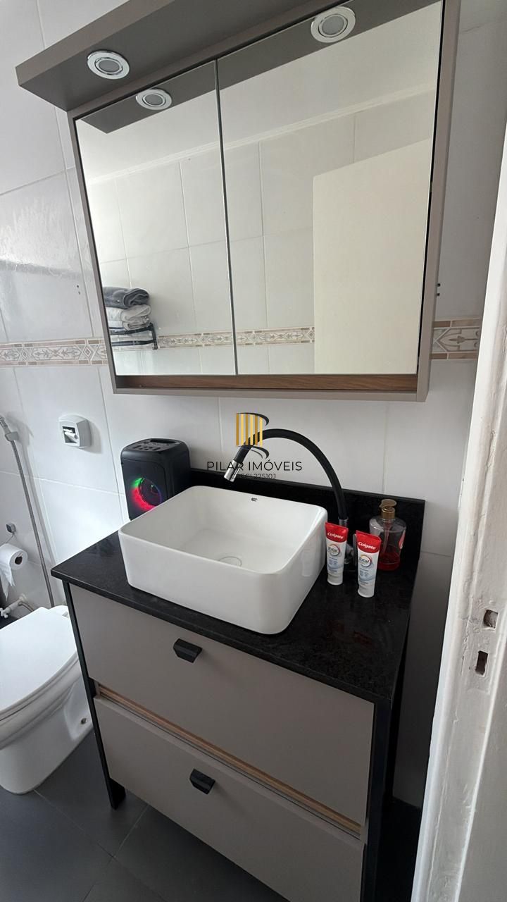 Apartamento de 1 dormitório, todo reformado e mobiliado, com vaga de garagem escriturada, localizado no bairro Santa Teresa.