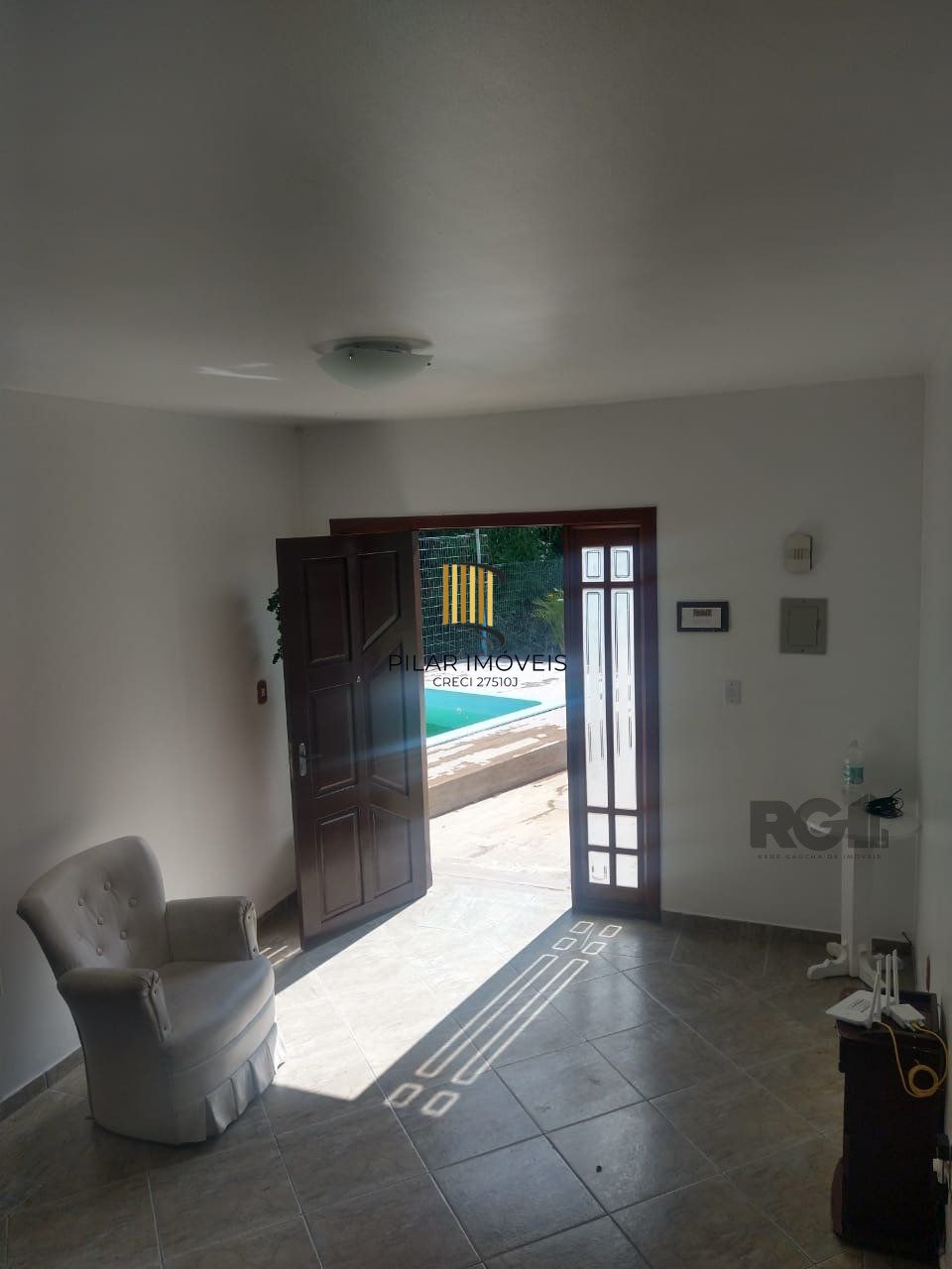 Casa Para Venda Com Amplo Pátio e Piscina