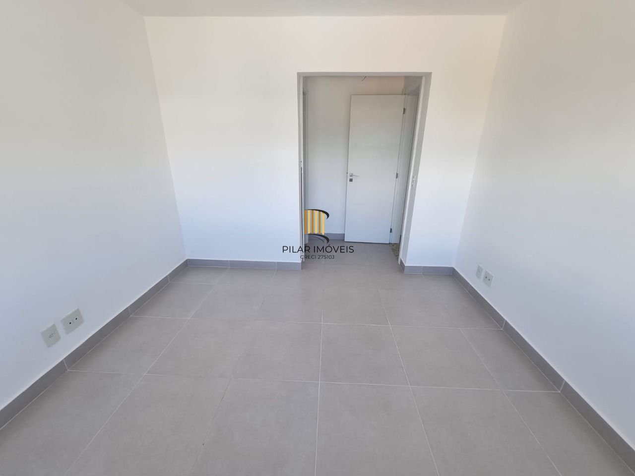 Apartamento 02 Dormitórios Com Sacada Bairro Tristeza