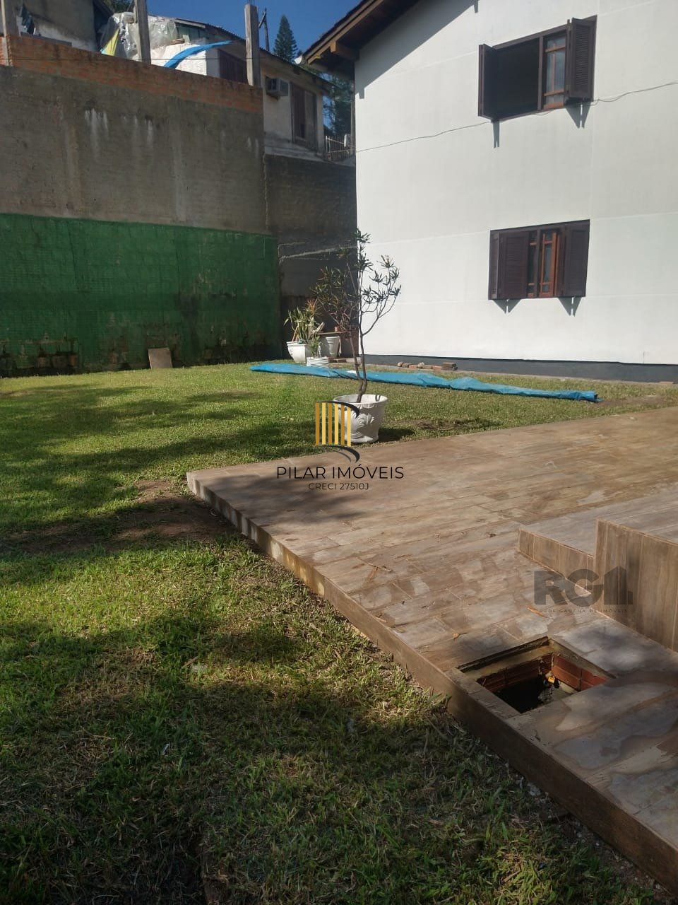 Casa Para Venda Com Amplo Pátio e Piscina