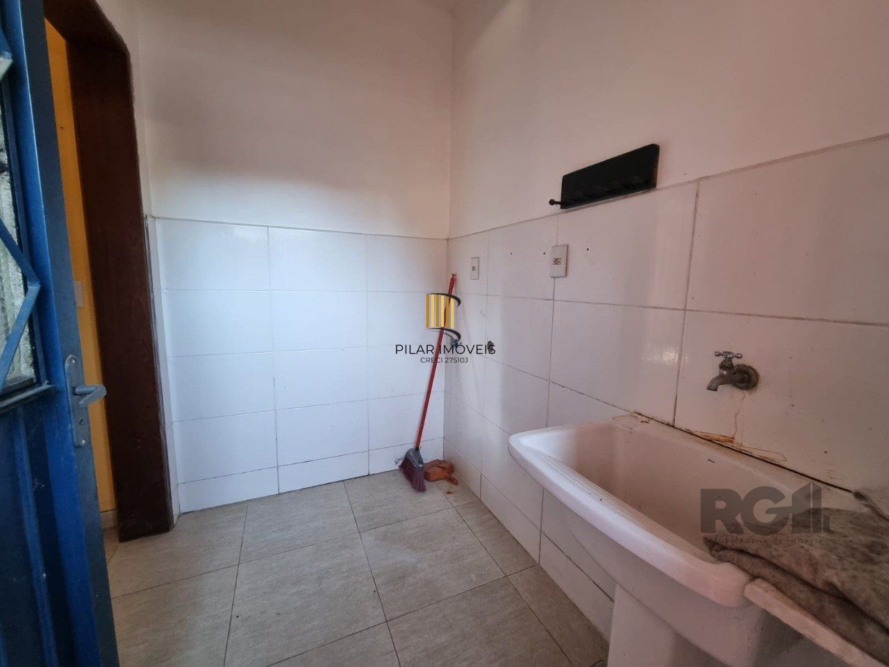 Linda Casa Bairro Ipanema 02 Dormitórios Suíte