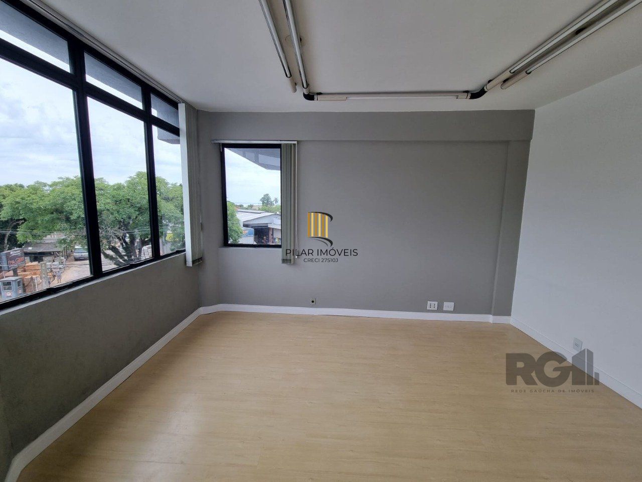 Sala comercial Bairro Ipanema / Prédio com Elevador e Estacionamento
