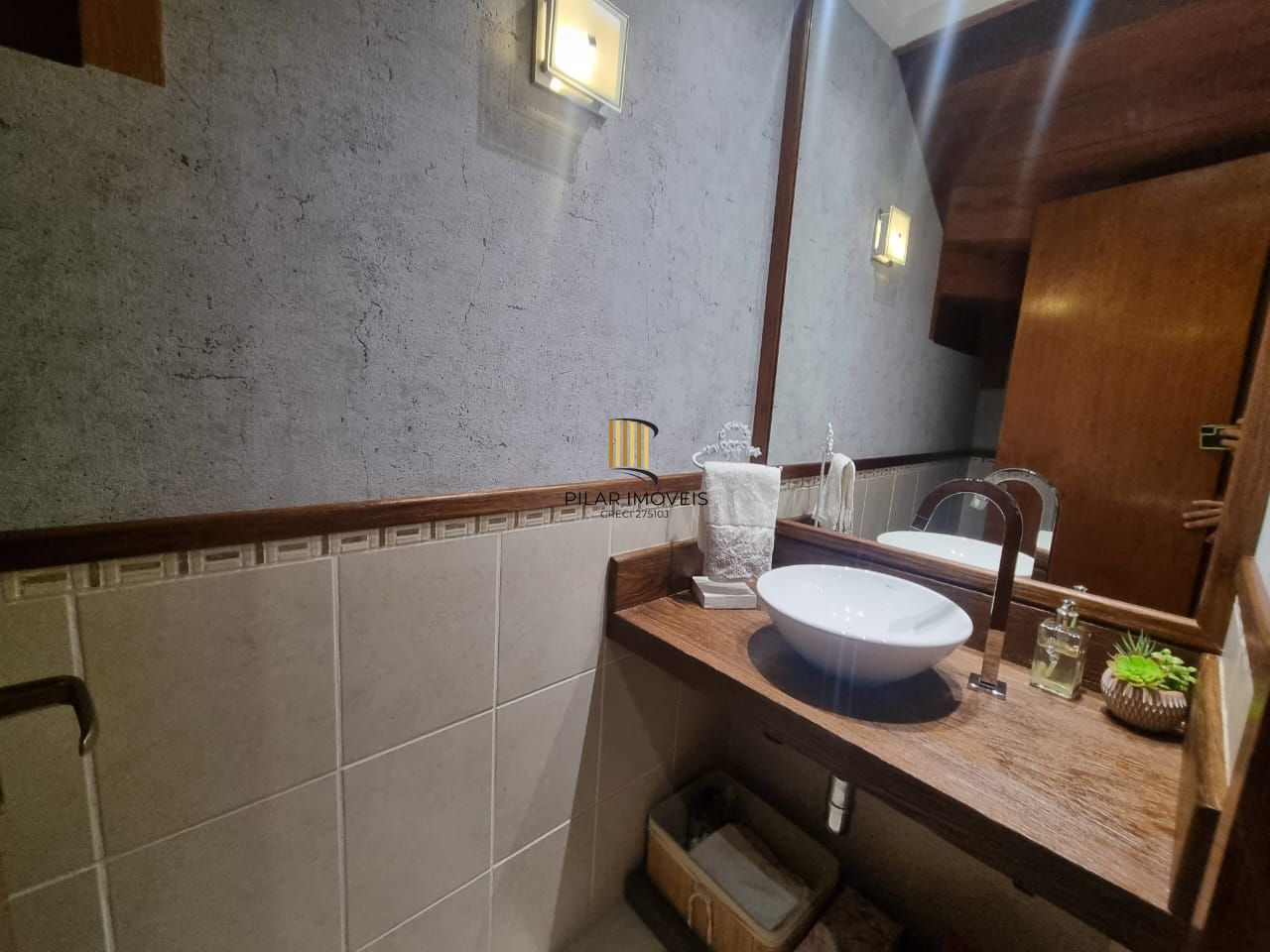 Casa com 3 Dormitórios - Bairro Assunção - Próximo ao Guaíba