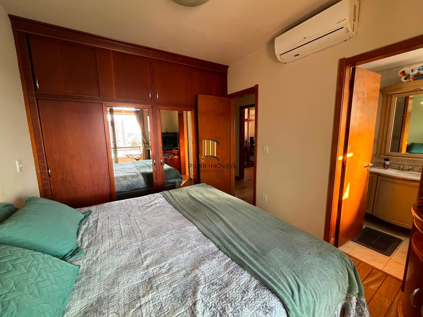 Apartamanto a venda no Menino Deus com 3 quartos e sacada