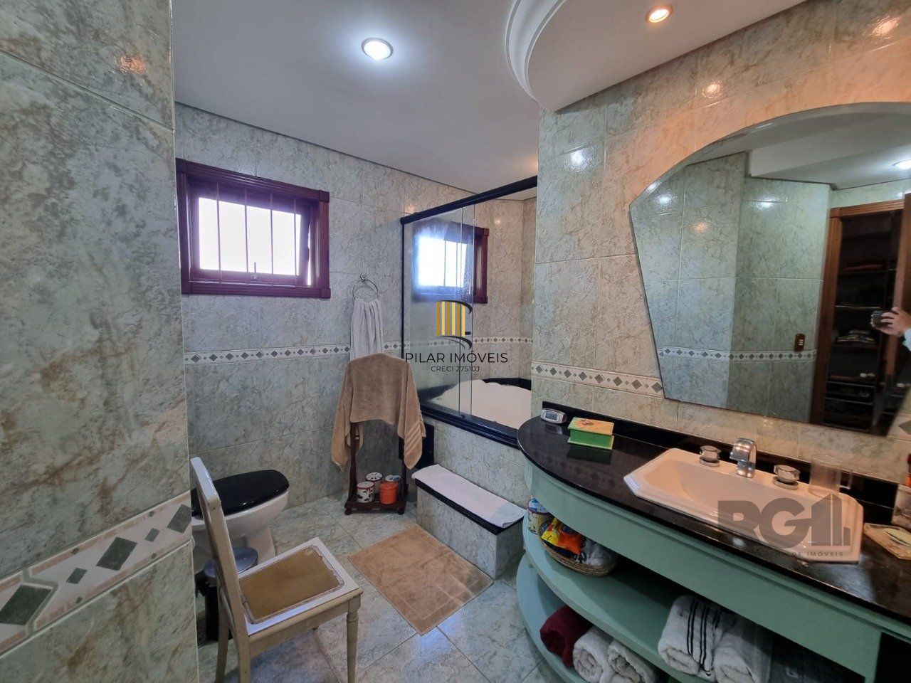 Casa com 4 Dormitórios / Piscina / Terraço / Bairro Ipanema
