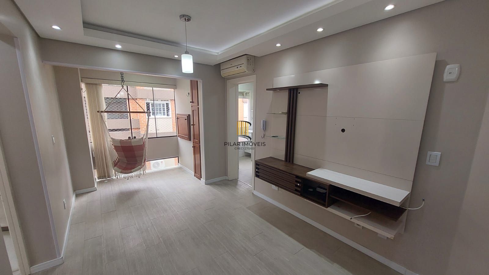 2 QUARTOS, SACADA COM CHURRASQUEIRA - ELEVADOR - CAVALHADA - PORTO ALEGRE - RS