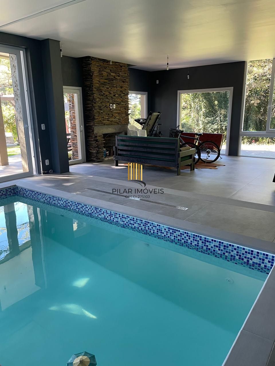 CASA COM PISCINA INDOOR NO CONDOMÍNIO VIVENDAS DA SERRA – CANELA/RS