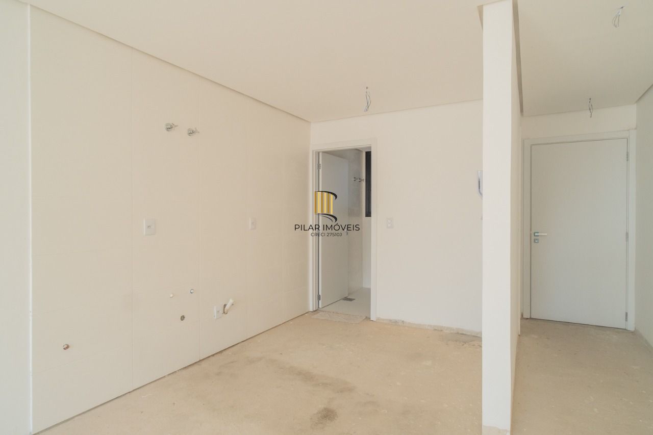 Apartamento Garden / 3 Dormitórios / Suíte / Amplo Pátio / Bairro Tristeza