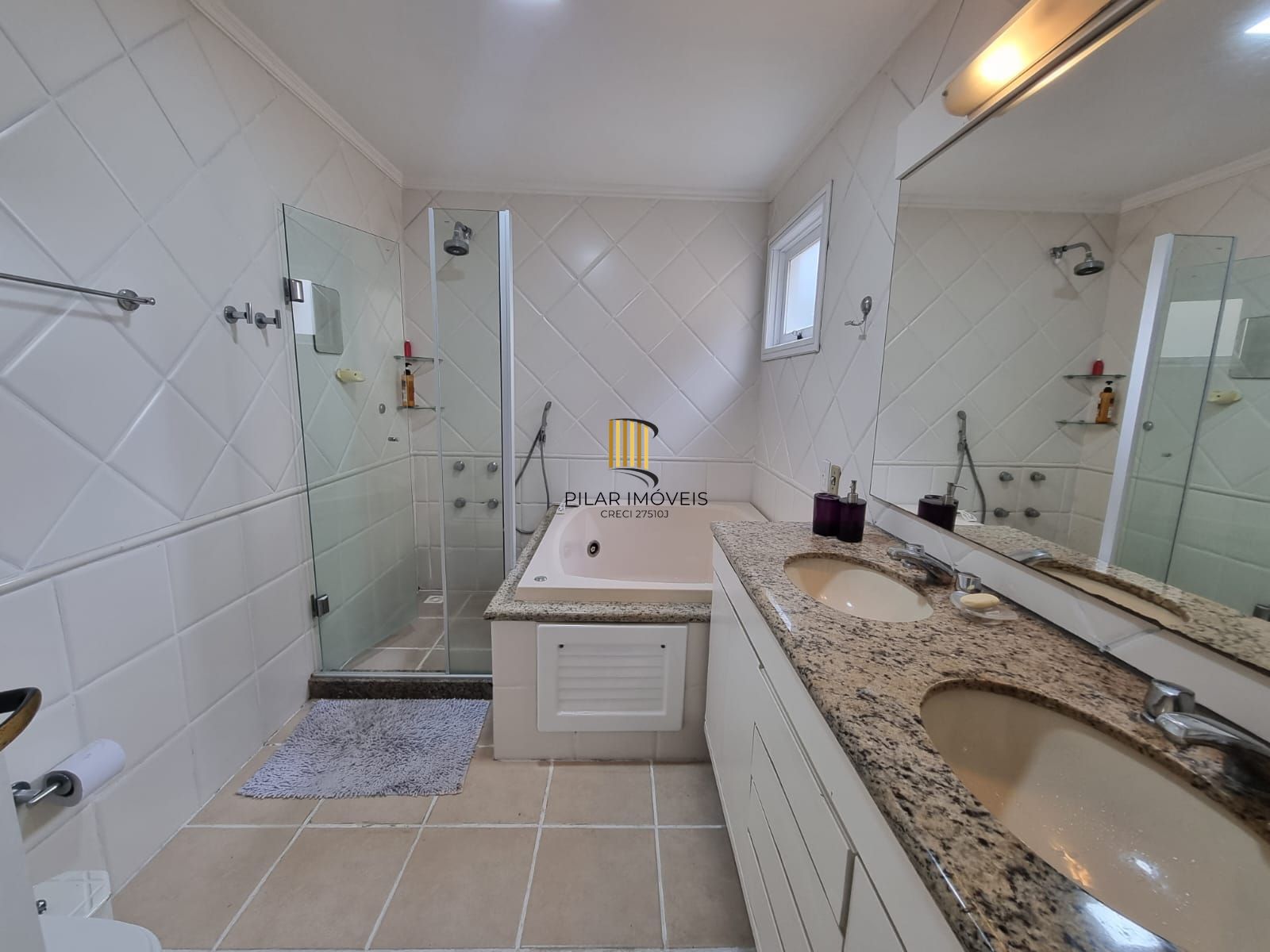 Casa em Condomínio 3 Suítes / Bairro Ipanema