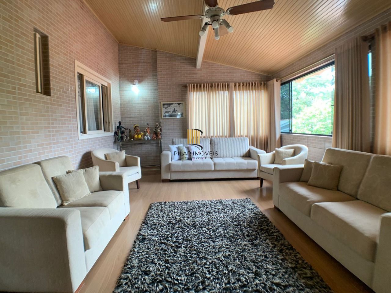 Casa para Venda - 318m², 3 dormitórios, Piscina, Bairro Guarujá