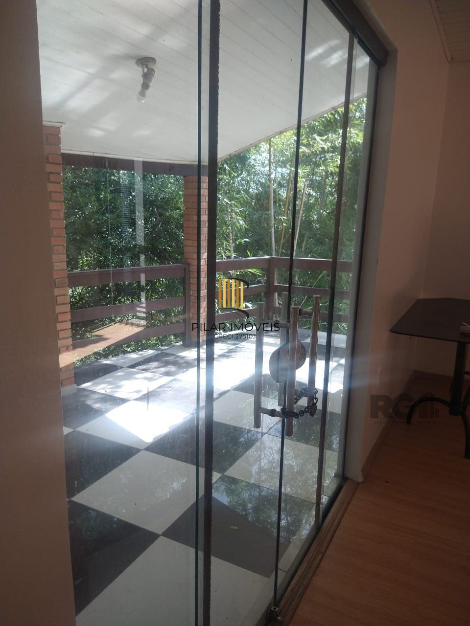 Casa Para Venda Com Amplo Pátio e Piscina