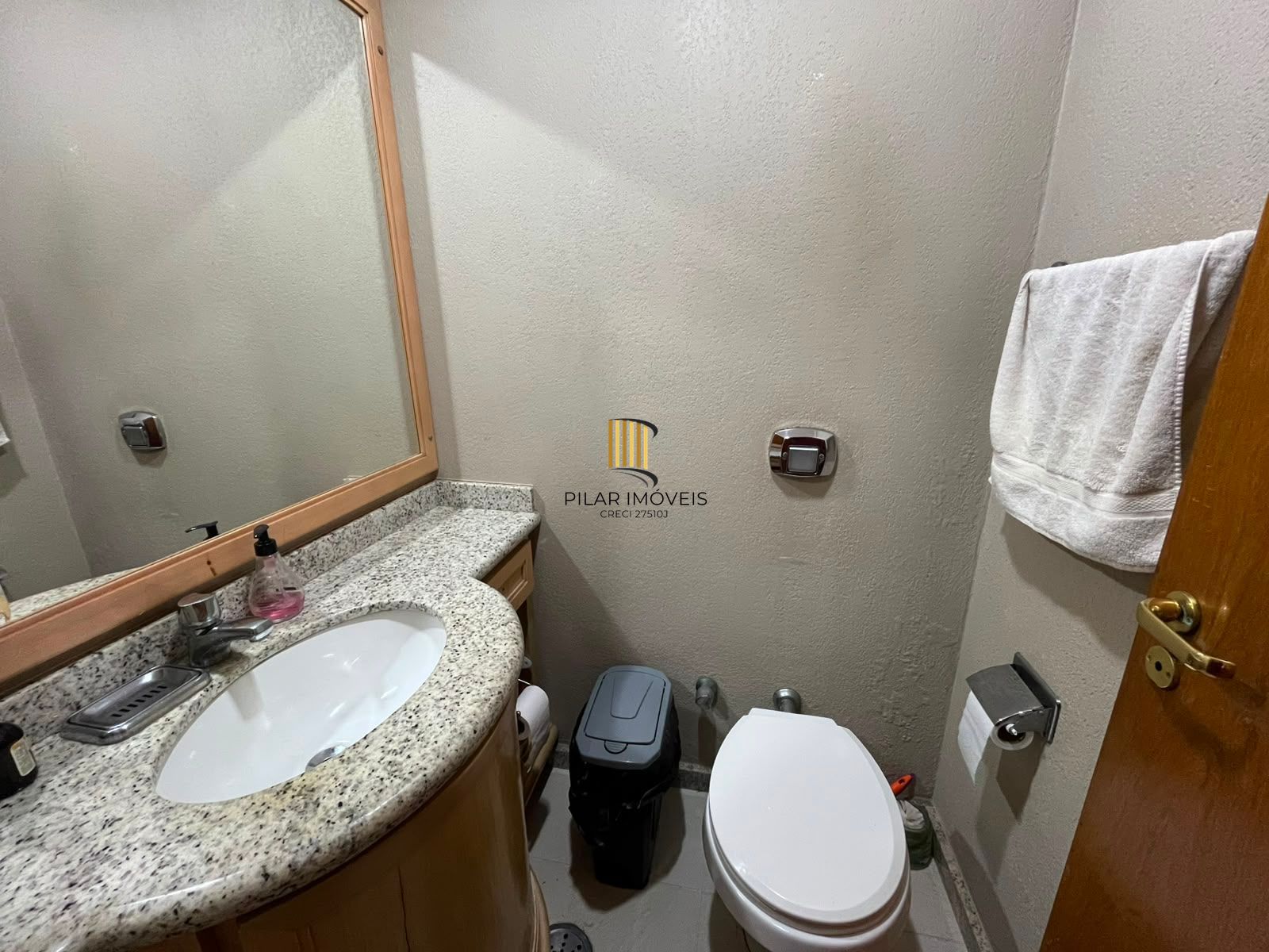 Apartamanto a venda no Menino Deus com 3 quartos e sacada