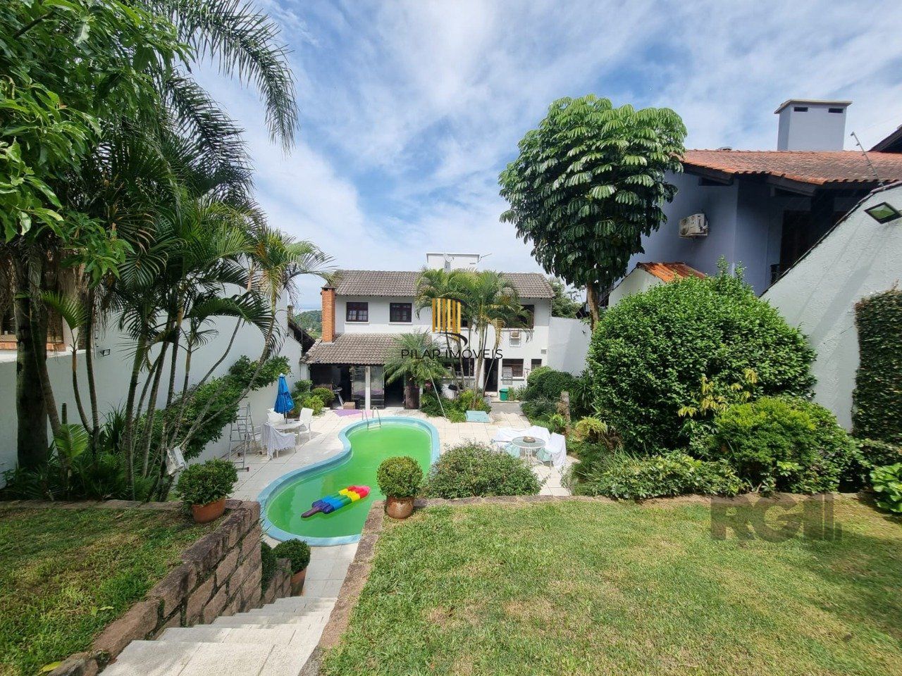 Casa Bairro Jardim Isabel/ Amplo Pátio / Piscina / 3 Dormitórios