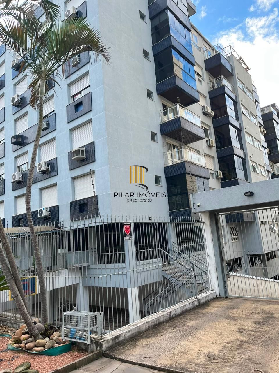 apartamento de 2 dormitórios a venda na rua Roque Calage