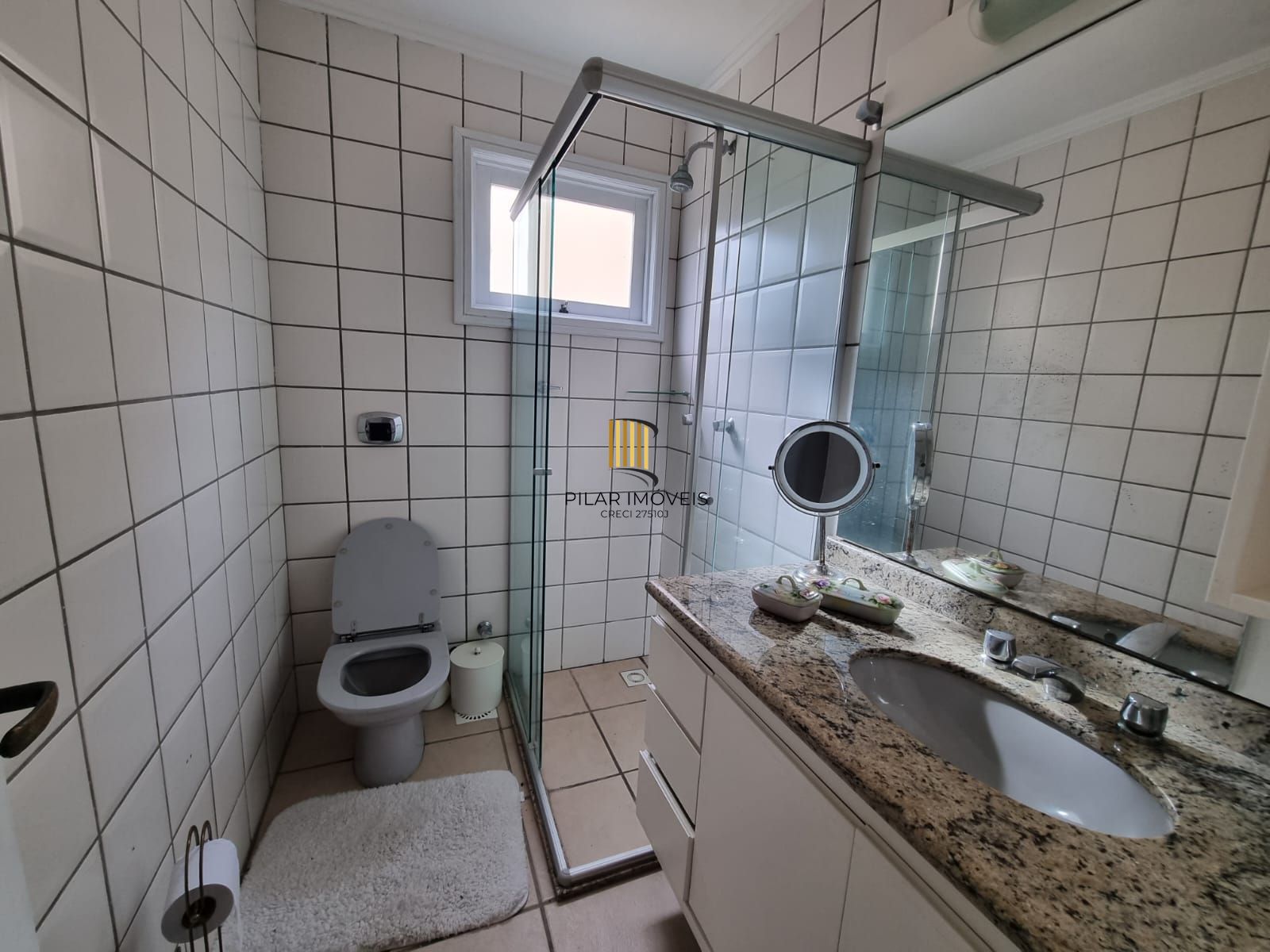 Casa em Condomínio 3 Suítes / Bairro Ipanema