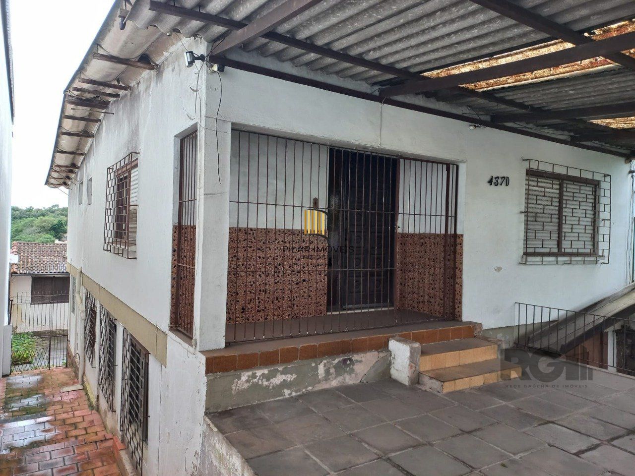 Excelente casa na av cavalhada com 3 dormitorios