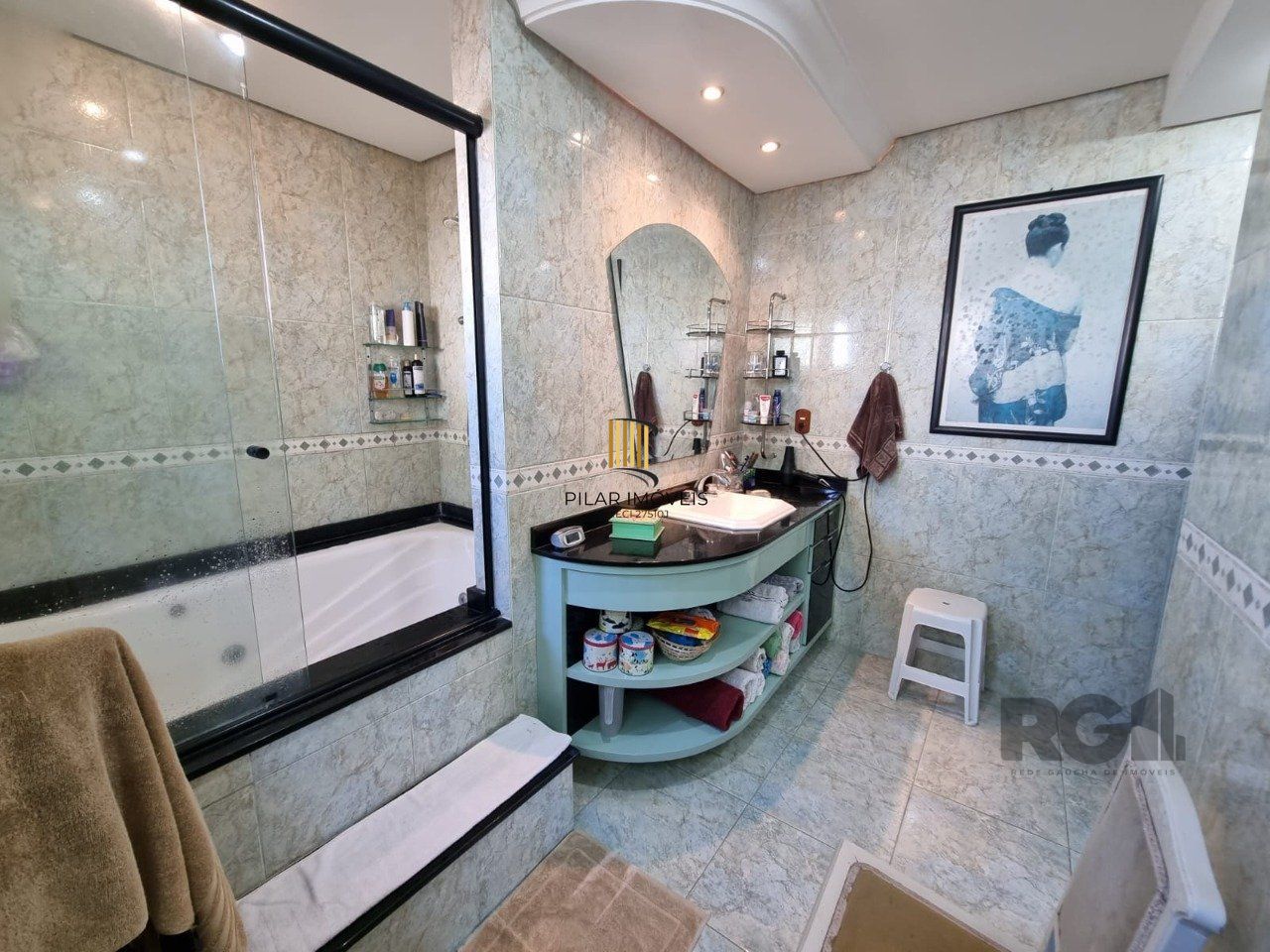 Casa com 4 Dormitórios / Piscina / Terraço / Bairro Ipanema