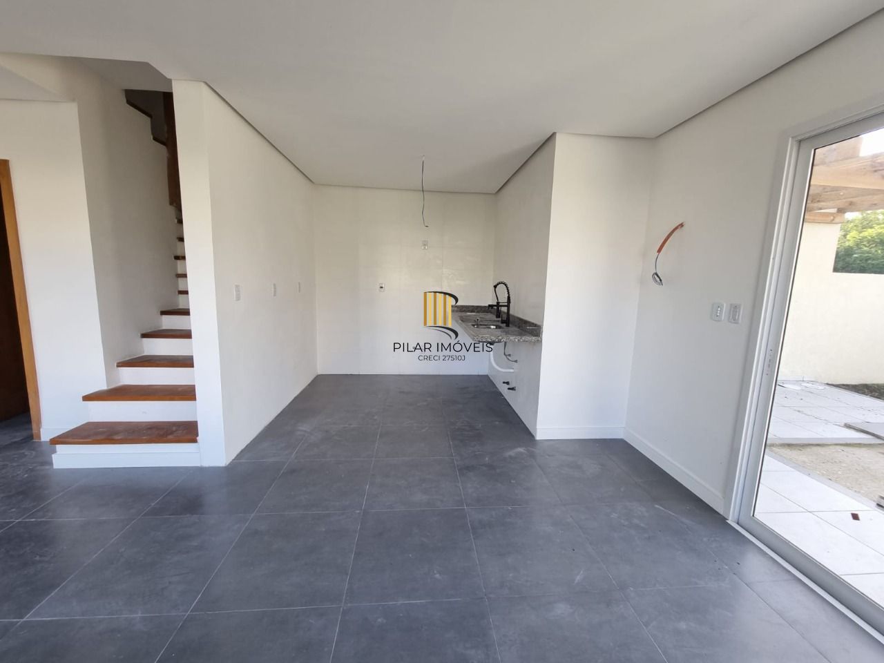 Casa Para Venda 03 Dormitórios / Suíte / Pátio com Churrasqueira / Condomínio Ilha Verde