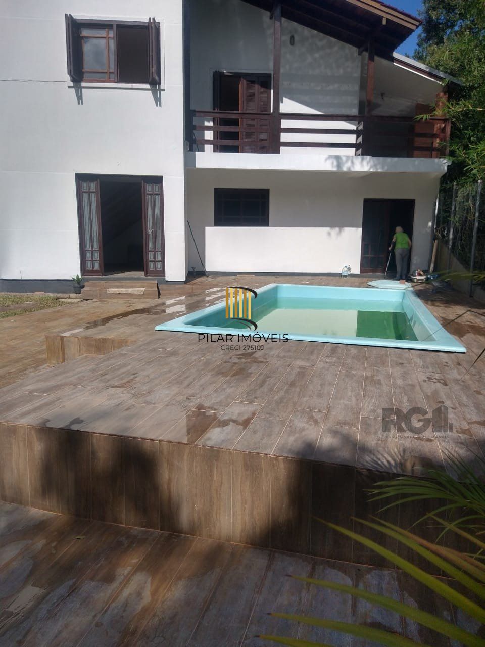 Casa Para Venda Com Amplo Pátio e Piscina