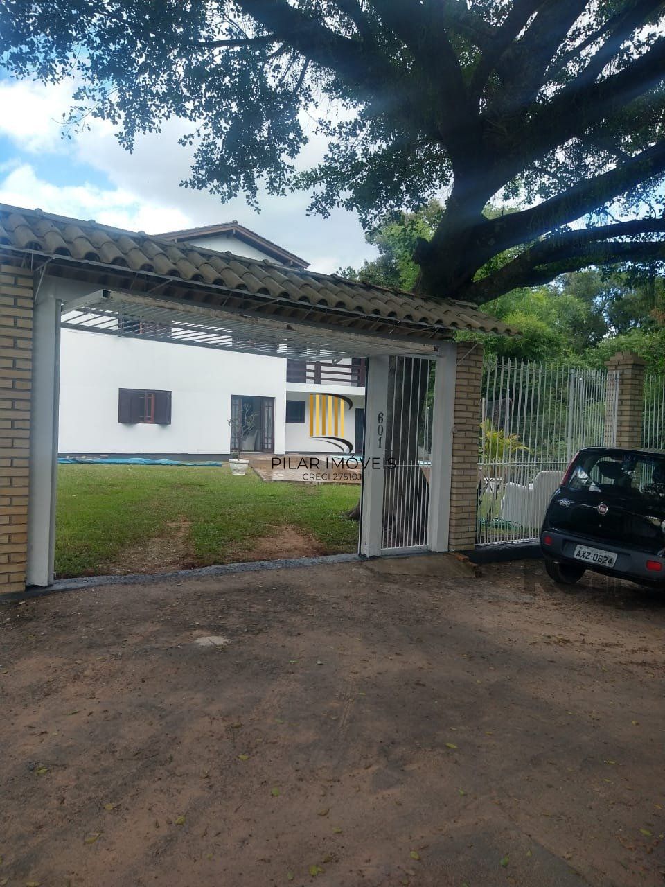 Casa Para Venda Com Amplo Pátio e Piscina