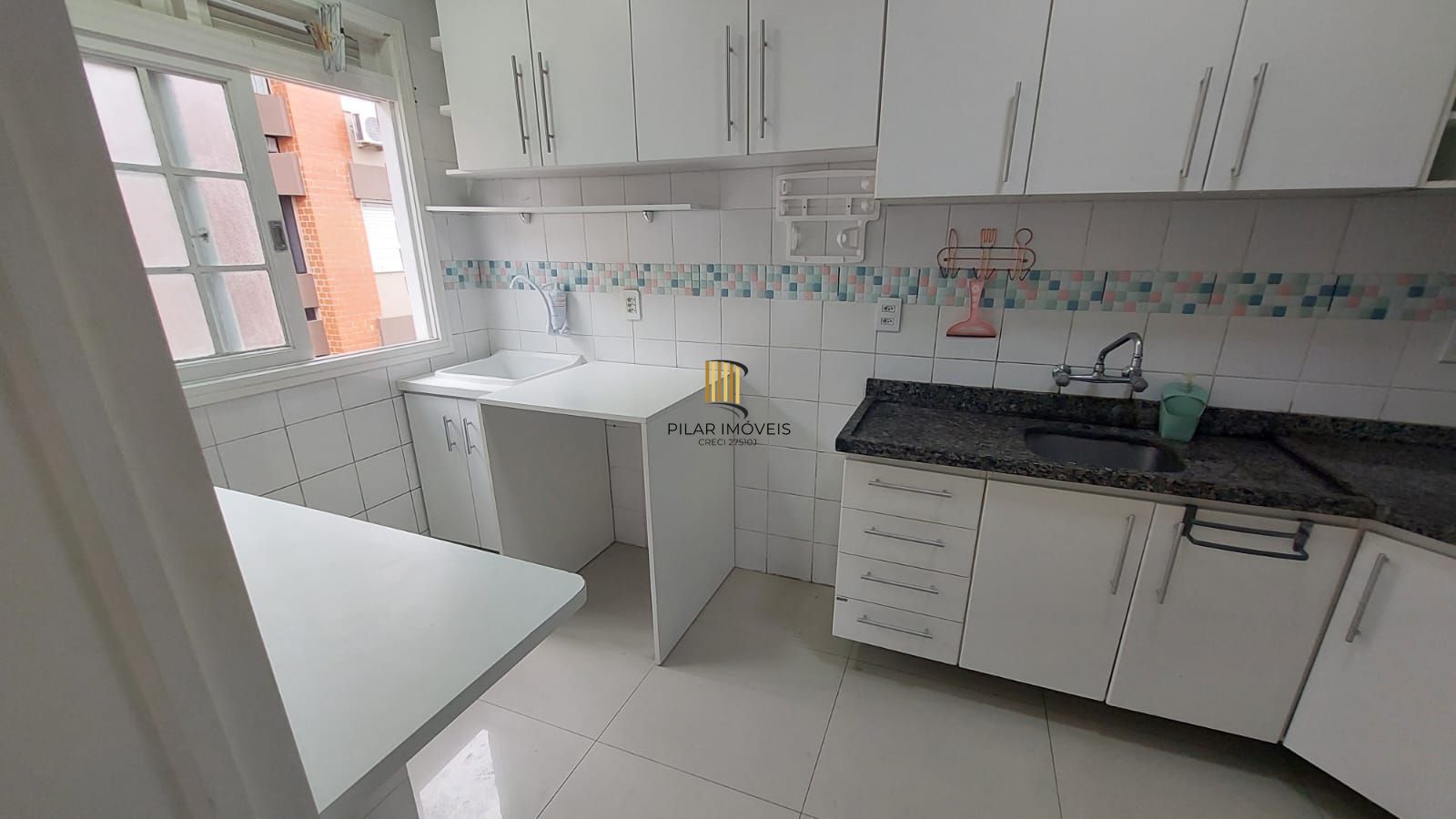 2 QUARTOS, SACADA COM CHURRASQUEIRA - ELEVADOR - CAVALHADA - PORTO ALEGRE - RS