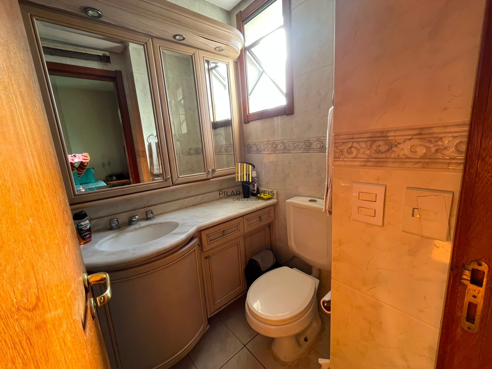 Apartamanto a venda no Menino Deus com 3 quartos e sacada