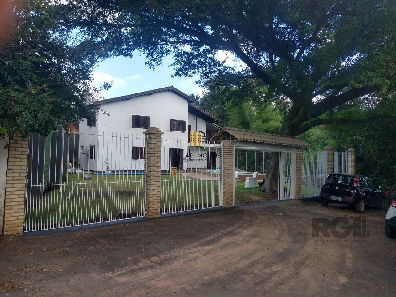 Casa Para Venda Com Amplo Pátio e Piscina