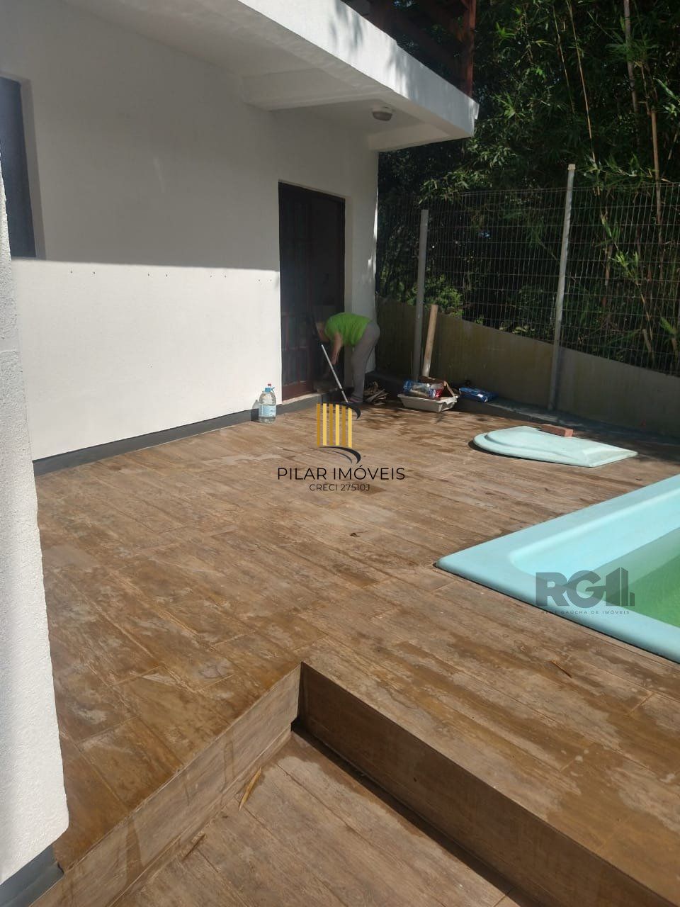 Casa Para Venda Com Amplo Pátio e Piscina