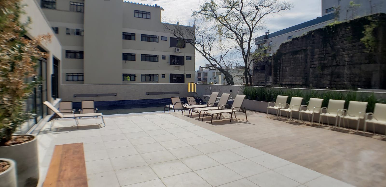 Apartamento para Venda - 101m², 3 dormitórios, sendo 3 suites, 2 vagas - Menino Deus